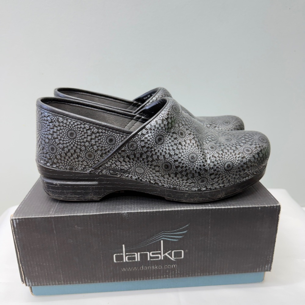 Dansko Pro XP Clogs Grey Black geometric medallion Patent Leather‎ Women's 10.5 - Picture 4 of 9